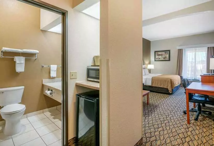 בית מלון כפרי Quality Inn & Suites Jefferson City
