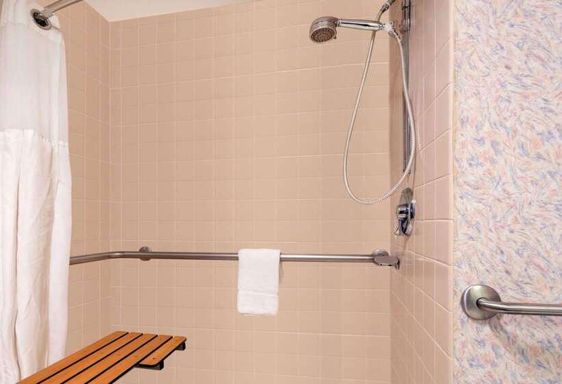 فندق Ramada By Wyndham Kent Seattle Area