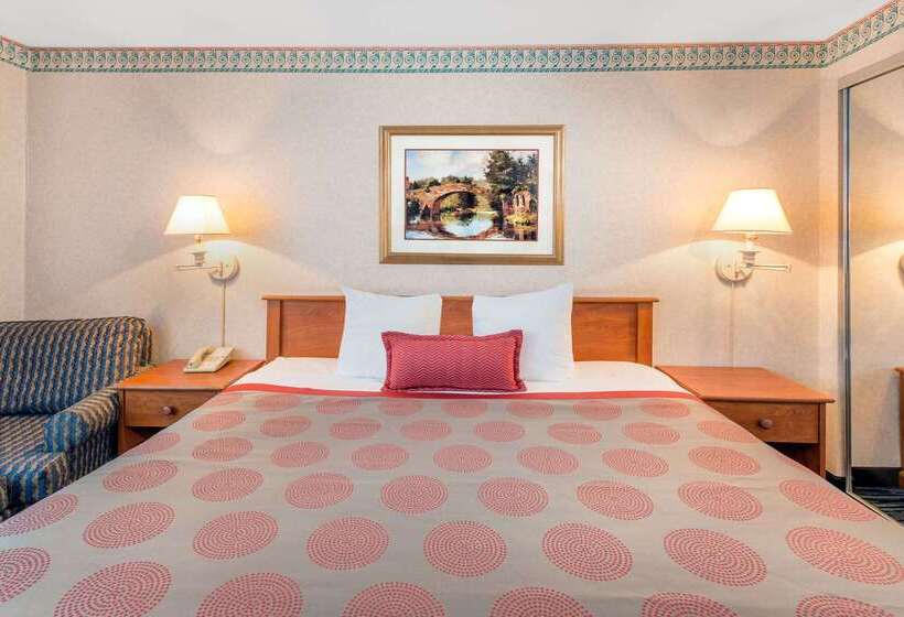 فندق Ramada By Wyndham Kent Seattle Area