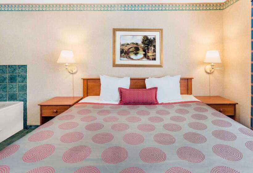 فندق Ramada By Wyndham Kent Seattle Area