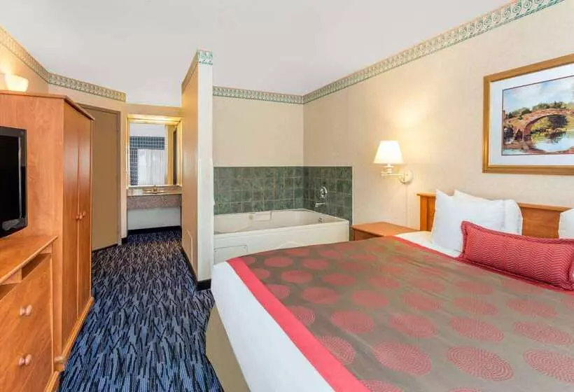 Отель Ramada By Wyndham Kent Seattle Area