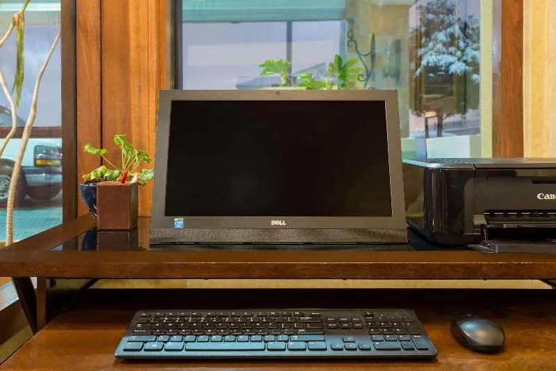 Отель Ramada By Wyndham Kent Seattle Area