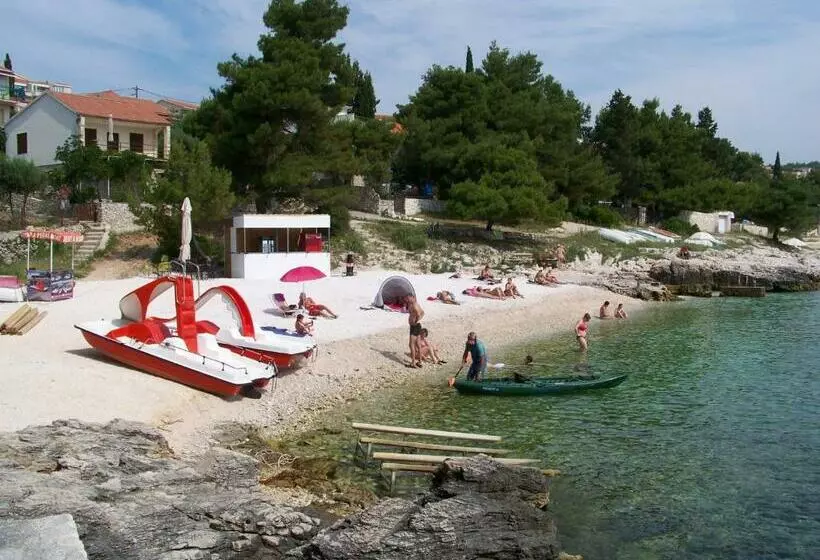 Apartment House Juretic   50 M From The Beach