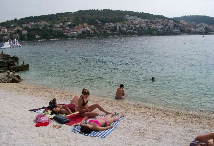 Apartment House Juretic   50 M From The Beach