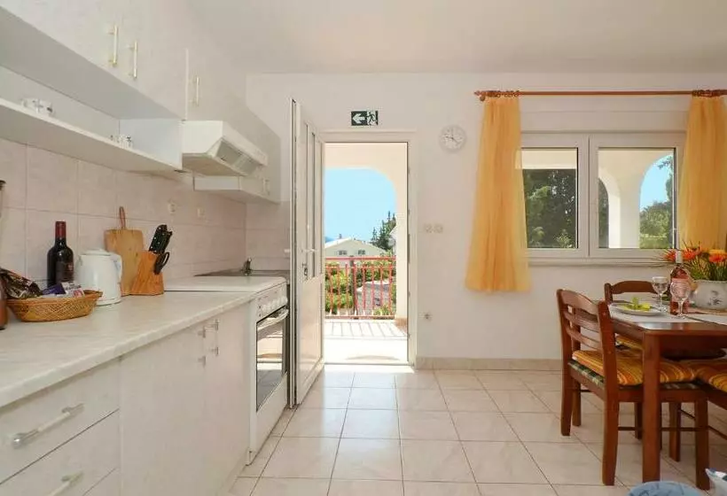 Apartment House Juretic   50 M From The Beach