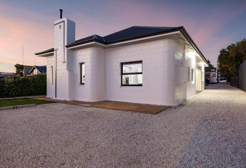 Deco Beach Luxury Apartments