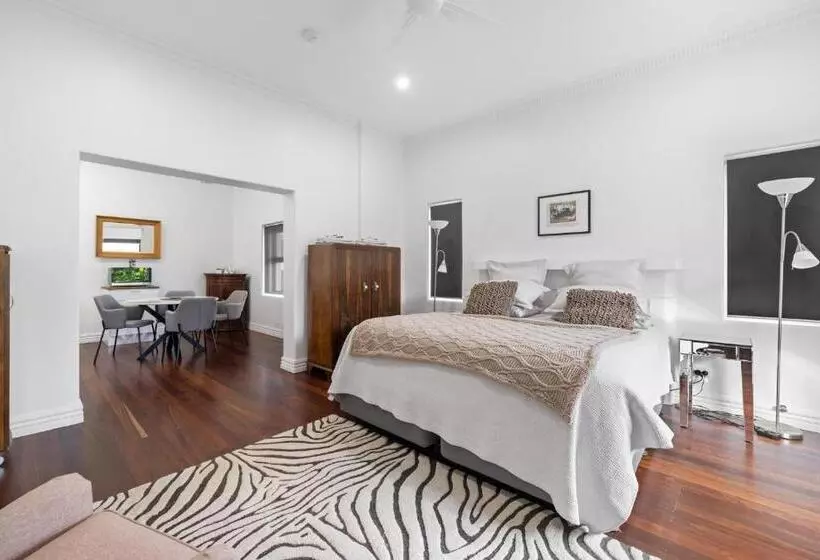 Deco Beach Luxury Apartments