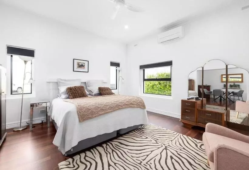 Deco Beach Luxury Apartments