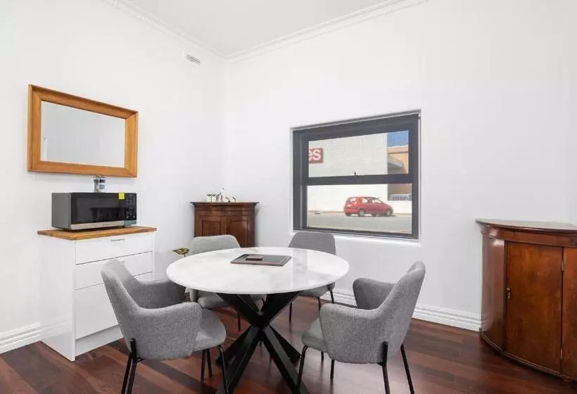 Deco Beach Luxury Apartments