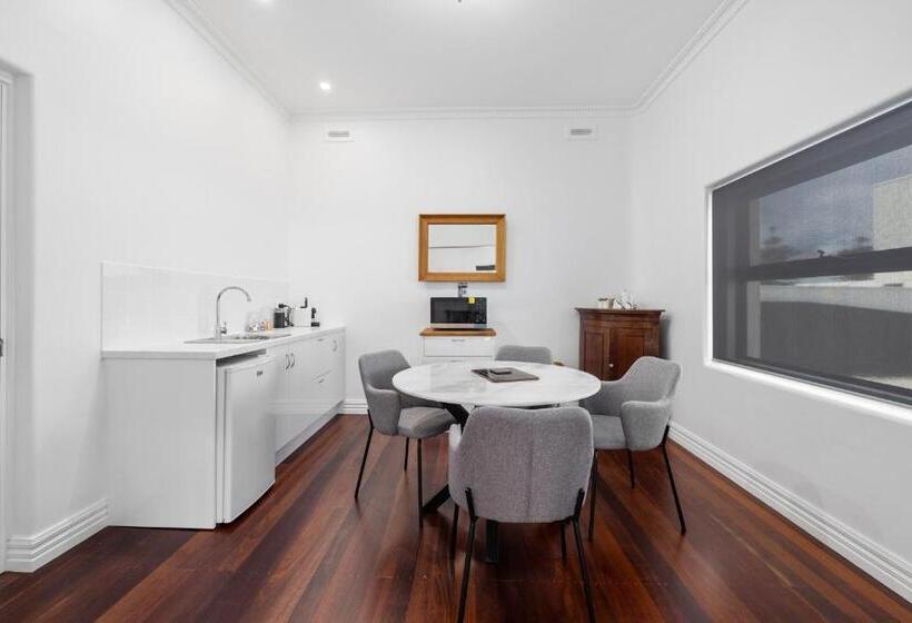 Deco Beach Luxury Apartments