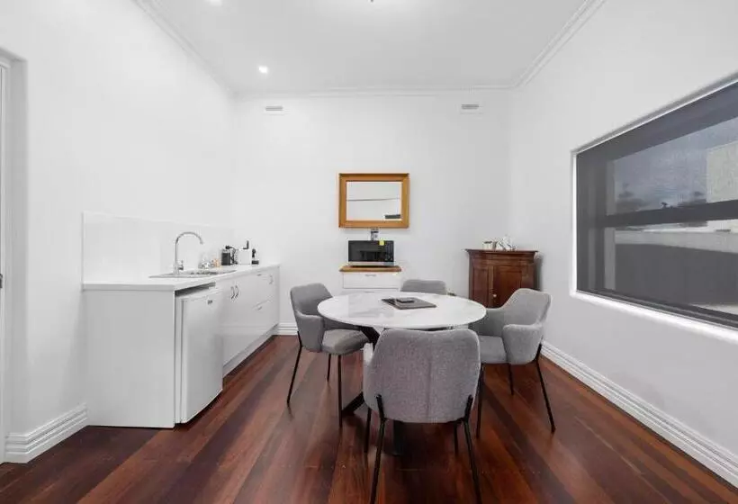 Deco Beach Luxury Apartments