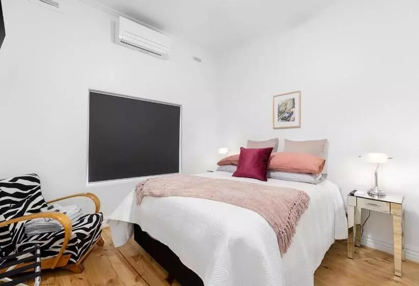 Deco Beach Luxury Apartments