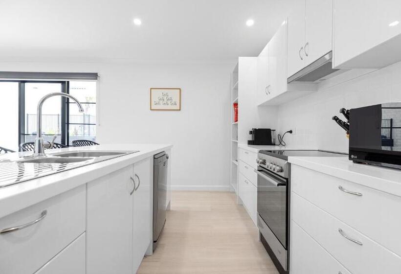 Deco Beach Luxury Apartments