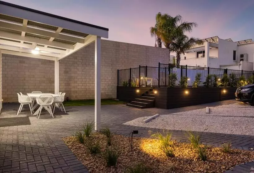 Deco Beach Luxury Apartments