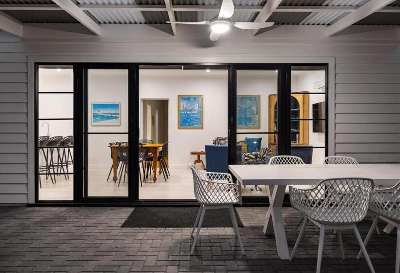 Deco Beach Luxury Apartments