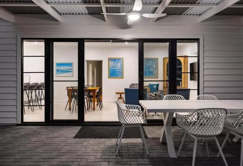 Deco Beach Luxury Apartments