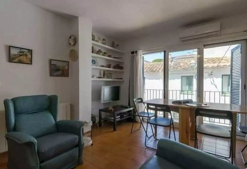 Family Flat With Parking Near Beach