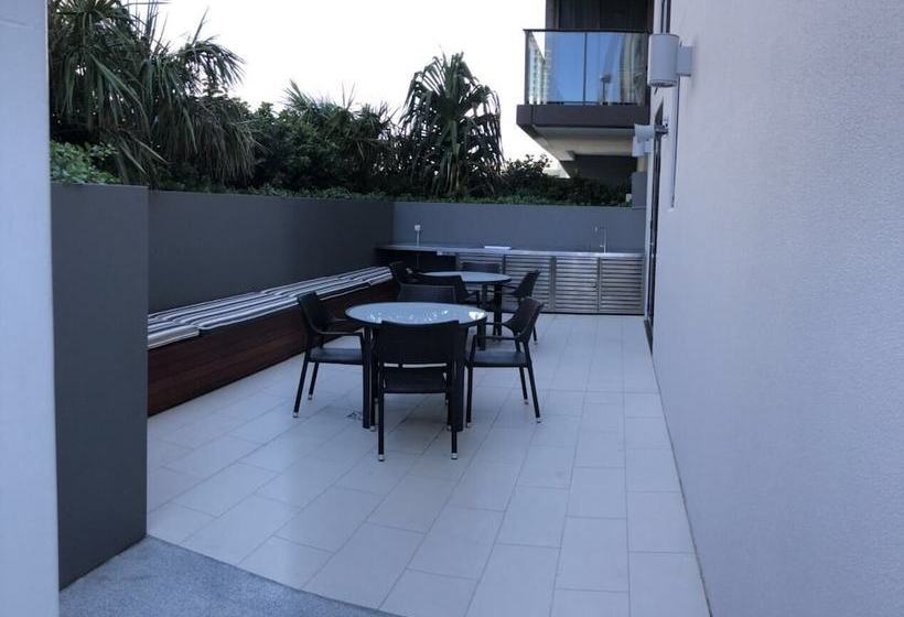 High End Stylish Apartment By Hostrelax