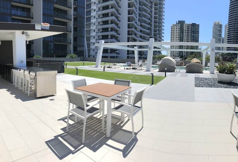 High End Stylish Apartment By Hostrelax