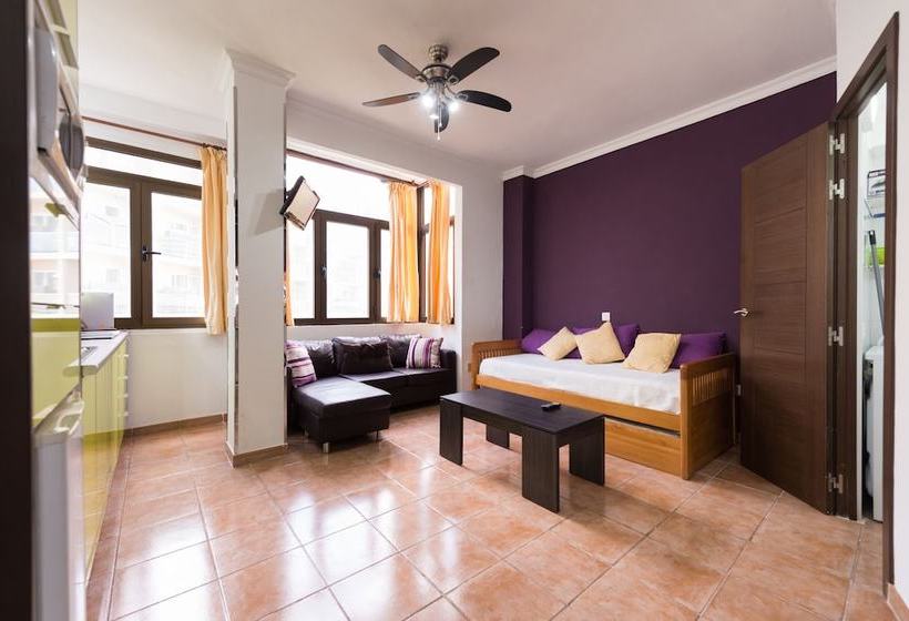 Reina Breakfast At The Beach