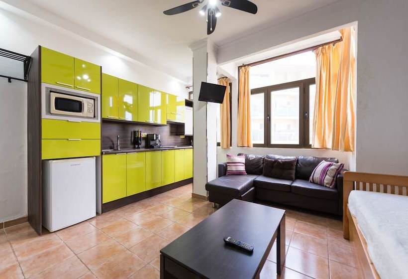 Reina Breakfast At The Beach