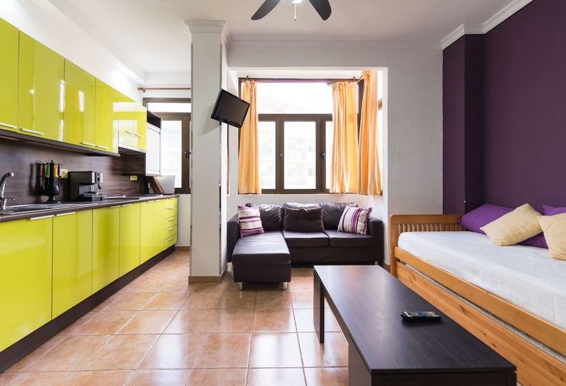 Reina Breakfast At The Beach