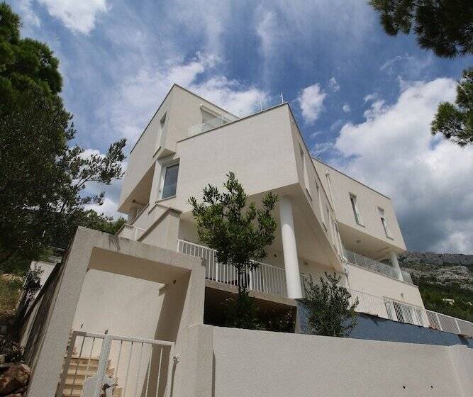 Luxury Apartment Ina