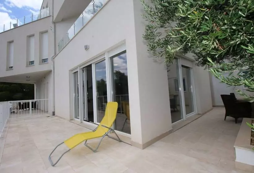 Luxury Apartment Ina