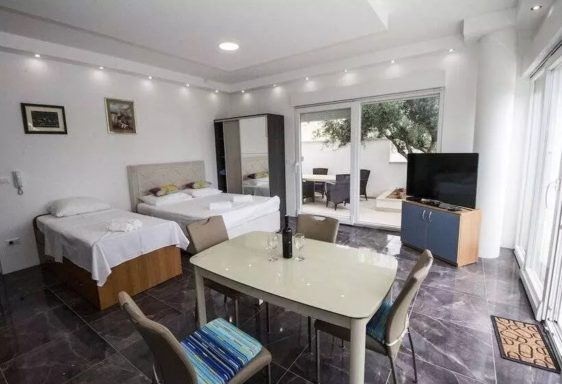 Luxury Apartment Ina