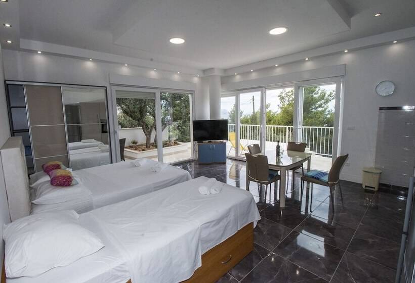 Luxury Apartment Ina