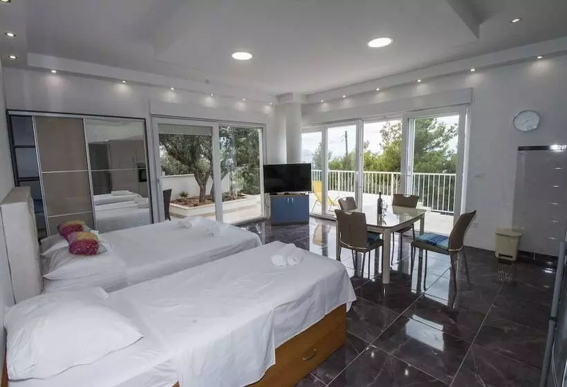 Luxury Apartment Ina