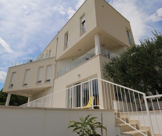 Luxury Apartment Ina