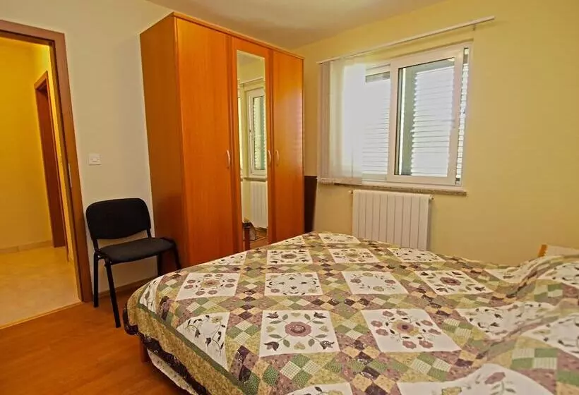 Apartment 1094