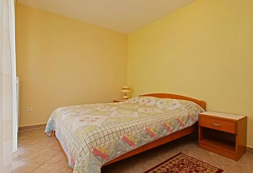 Apartment 1094