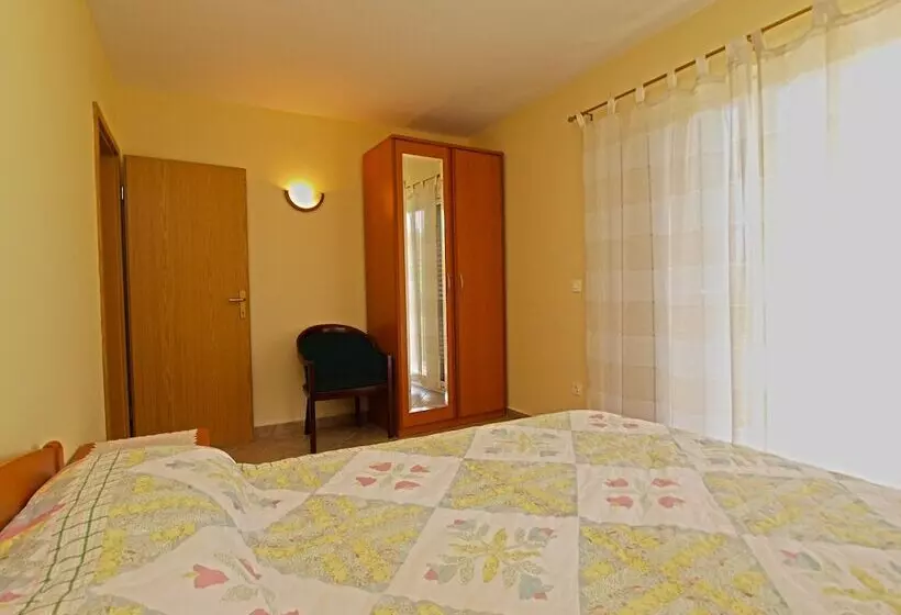 Apartment 1094