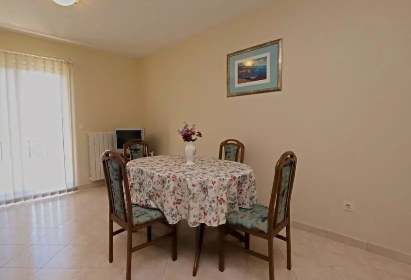 Apartment 1094