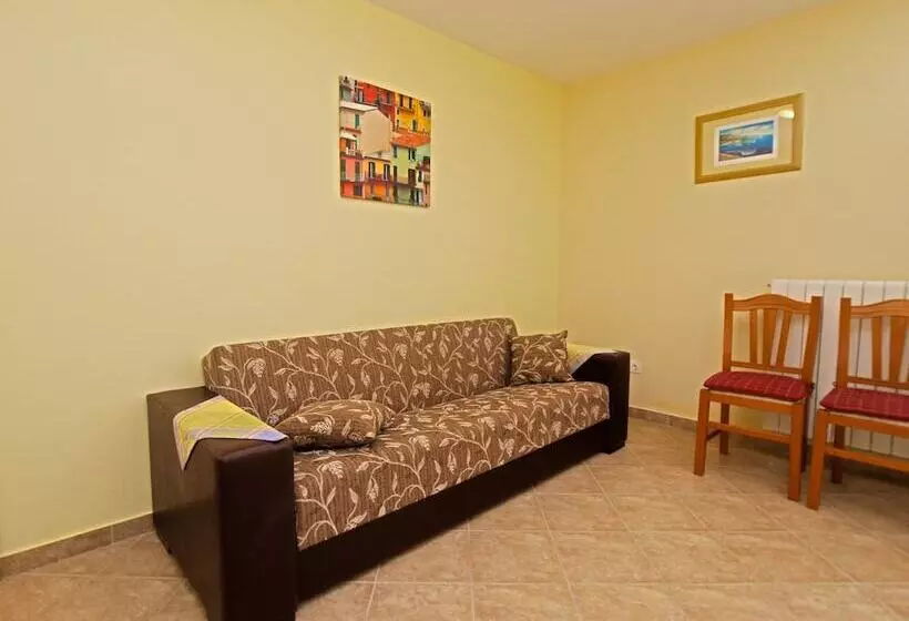 Apartment 1094