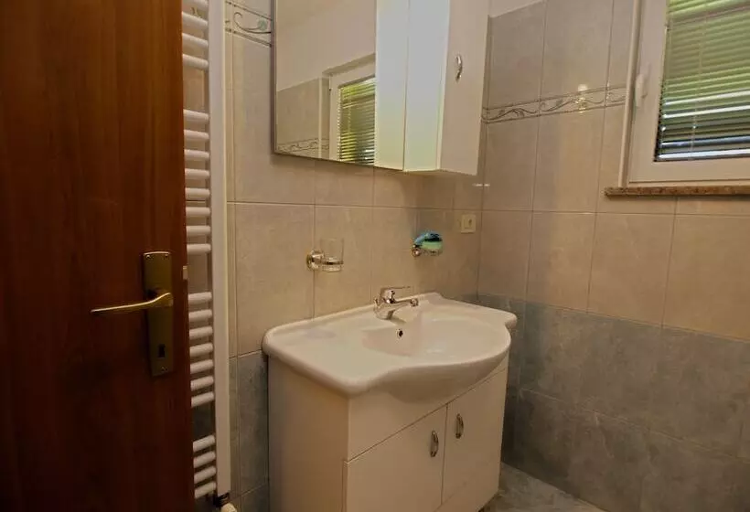 Apartment 1094
