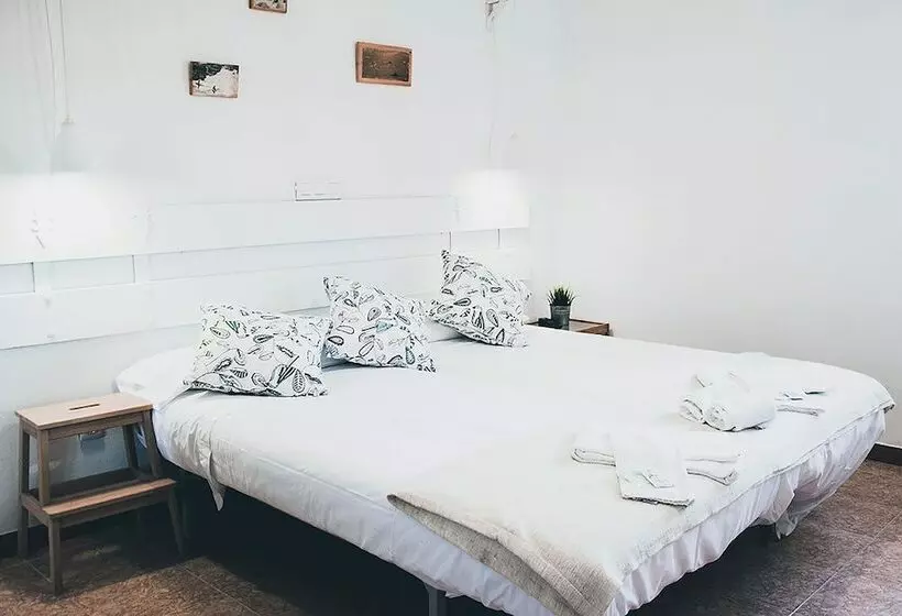 Aamiaismajoitus (B&B) Latas Surf Lodge