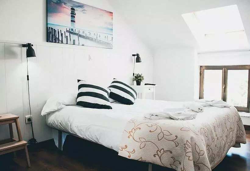 Aamiaismajoitus (B&B) Latas Surf Lodge