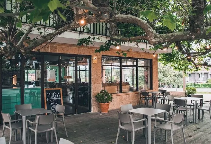 Aamiaismajoitus (B&B) Latas Surf Lodge