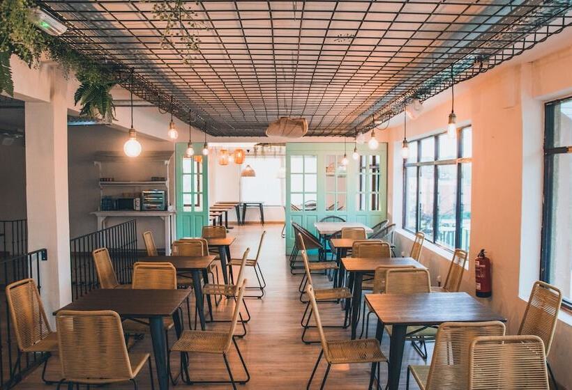 צימר Latas Surf Lodge