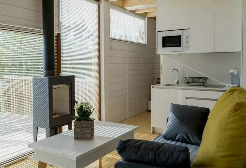 Aloia Nature, Alojamiento Forestal