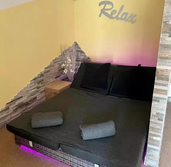 Ferienwohnung Schlossblick   4 Sterne Sauna Pool Whirlpool Privat