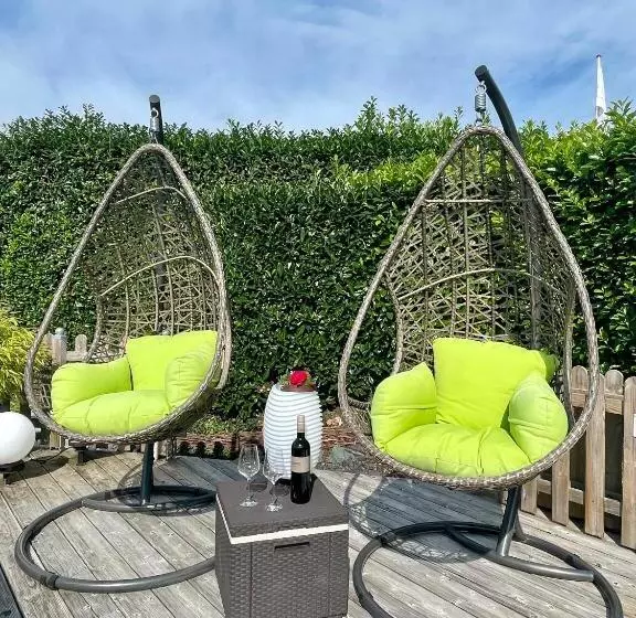 Ferienwohnung Schlossblick   4 Sterne Sauna Pool Whirlpool Privat