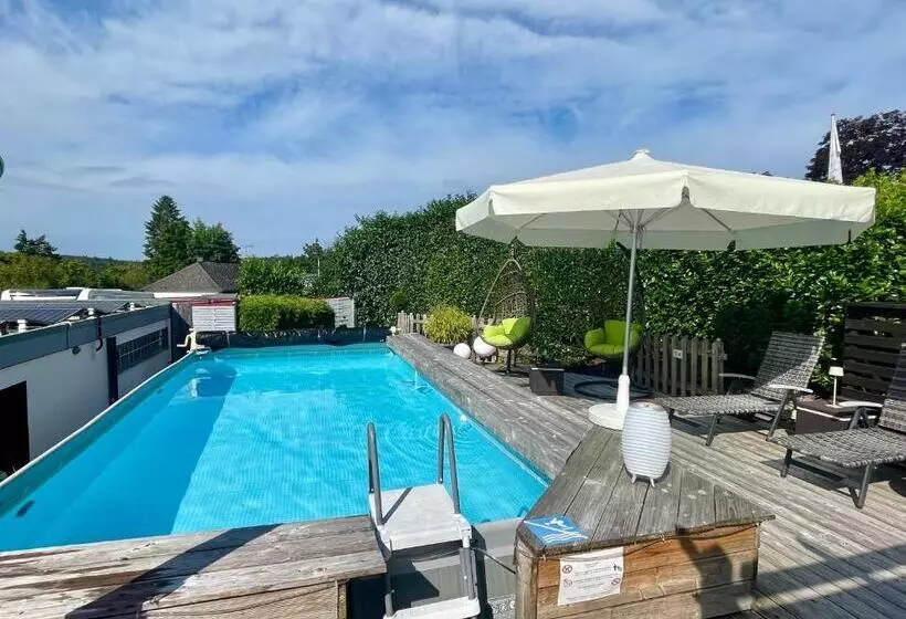 Ferienwohnung Schlossblick   4 Sterne Sauna Pool Whirlpool Privat