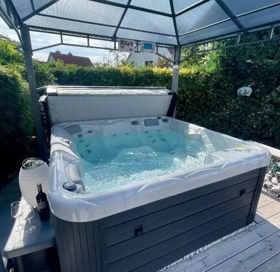 Ferienwohnung Schlossblick   4 Sterne Sauna Pool Whirlpool Privat