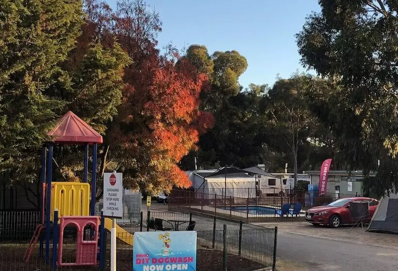 Hotelli Acacia Caravan Park & Holiday Units