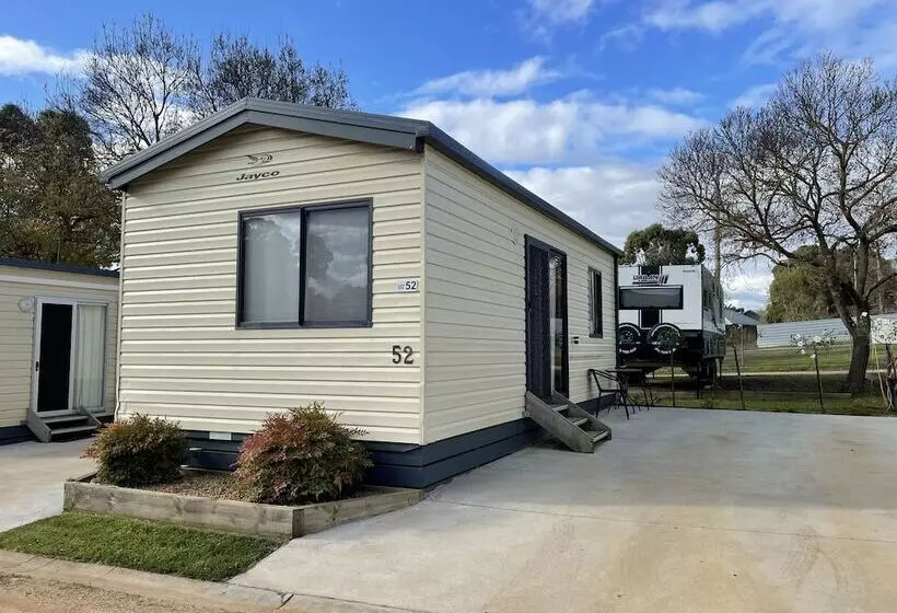 Hotelli Acacia Caravan Park & Holiday Units