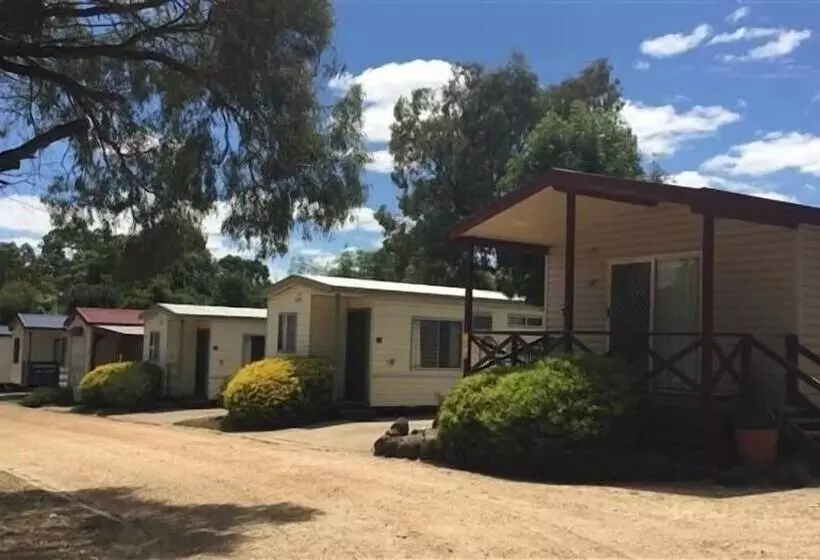 Hotelli Acacia Caravan Park & Holiday Units
